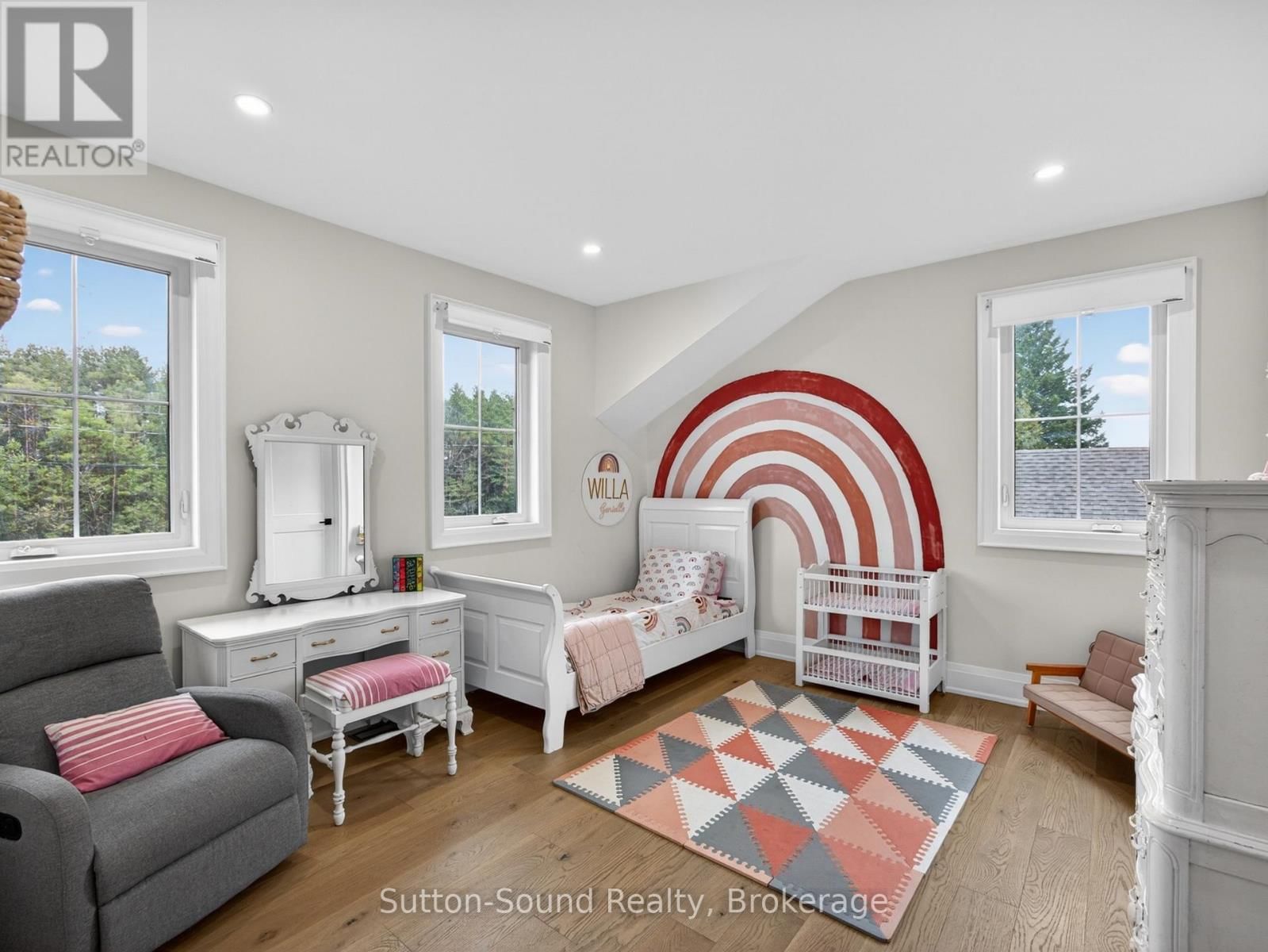 240 BRUCE STREET Image 26