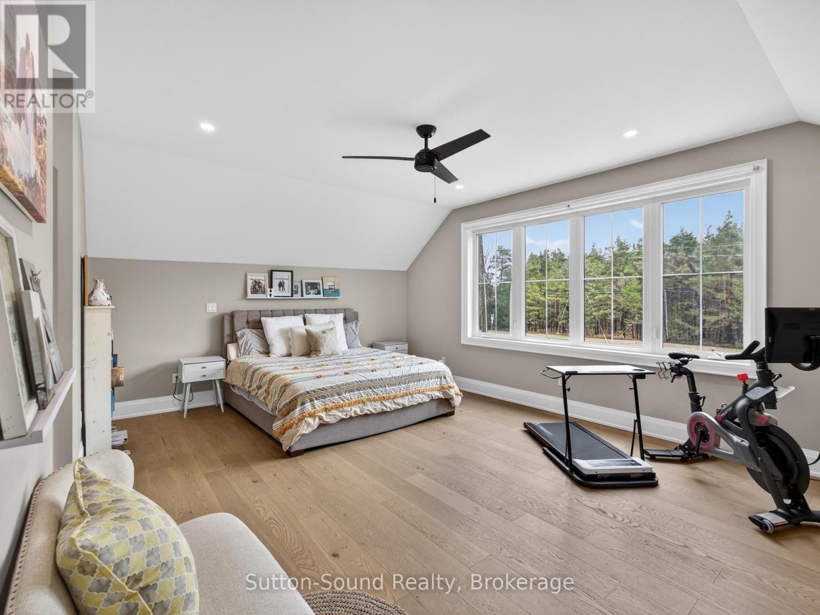 240 BRUCE STREET Image 28