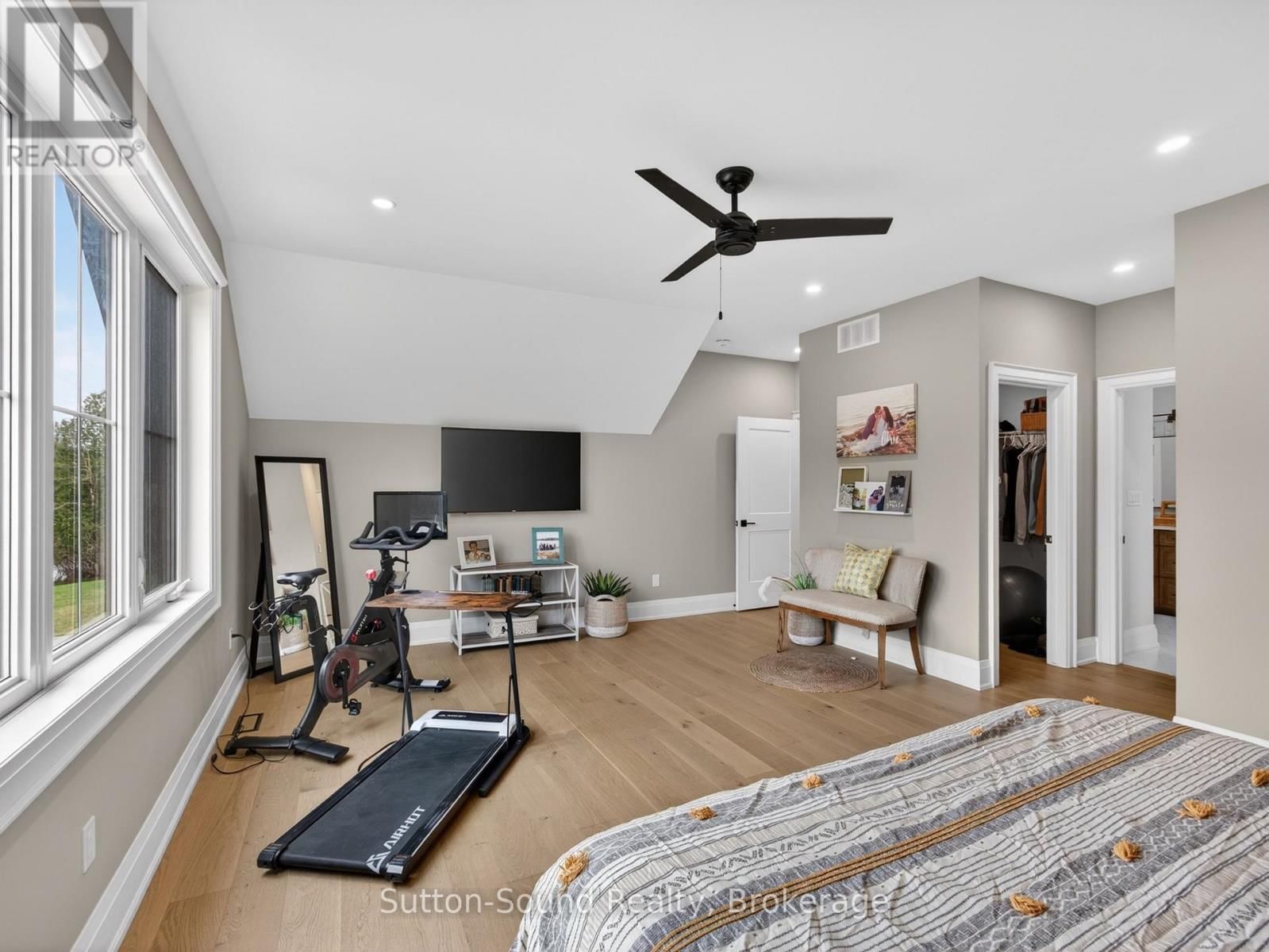 240 BRUCE STREET Image 29