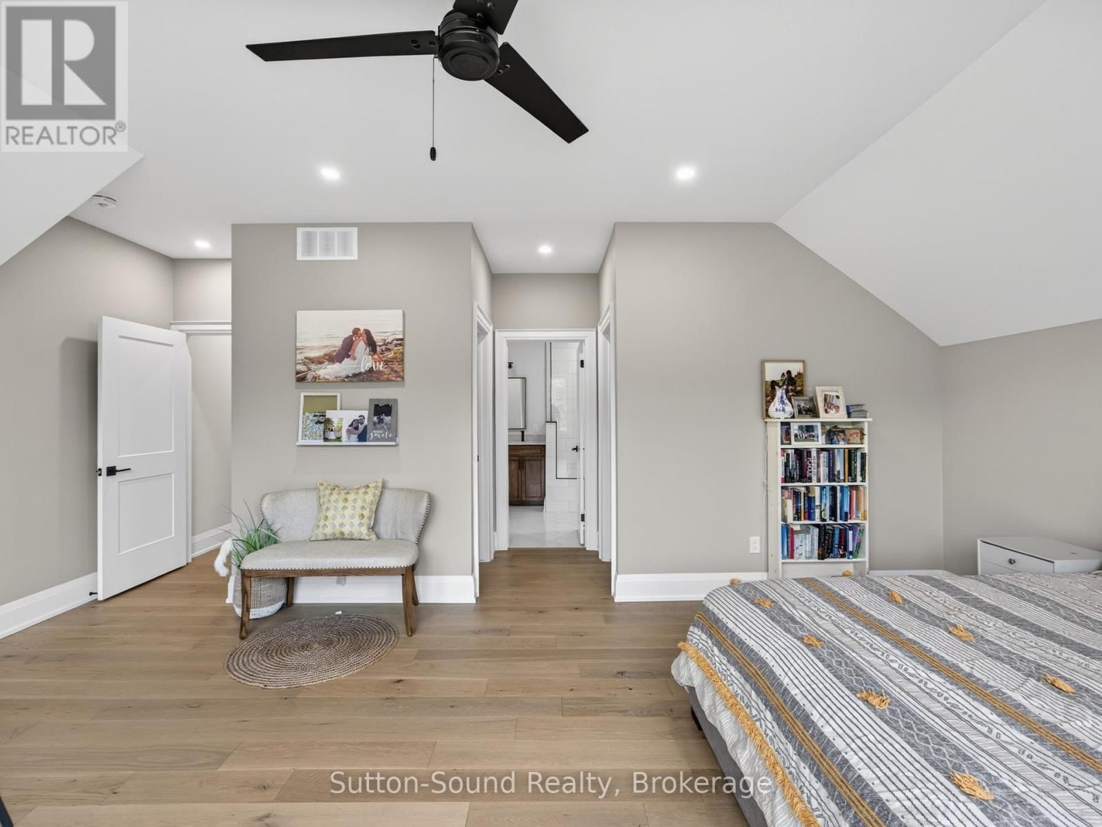 240 BRUCE STREET Image 30