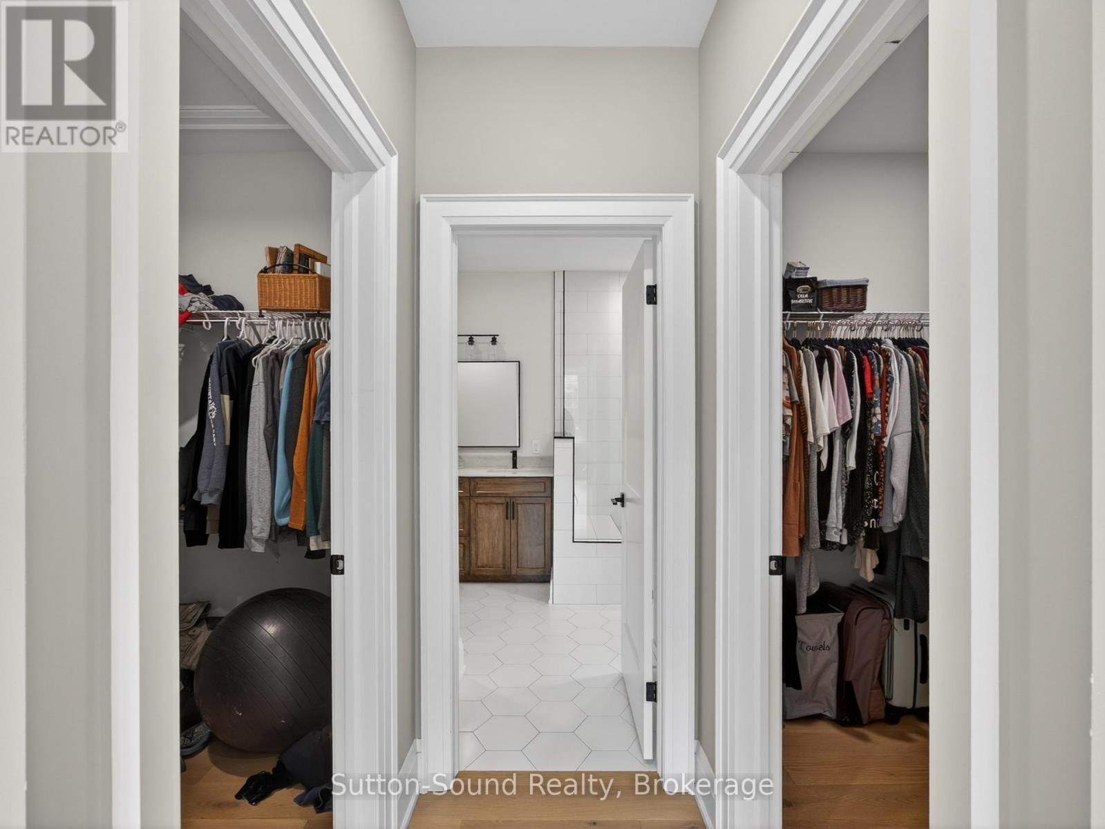 240 BRUCE STREET Image 31