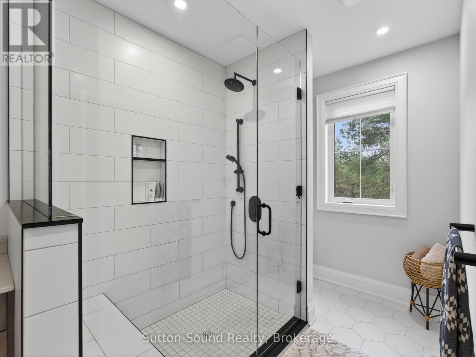 240 BRUCE STREET Image 33