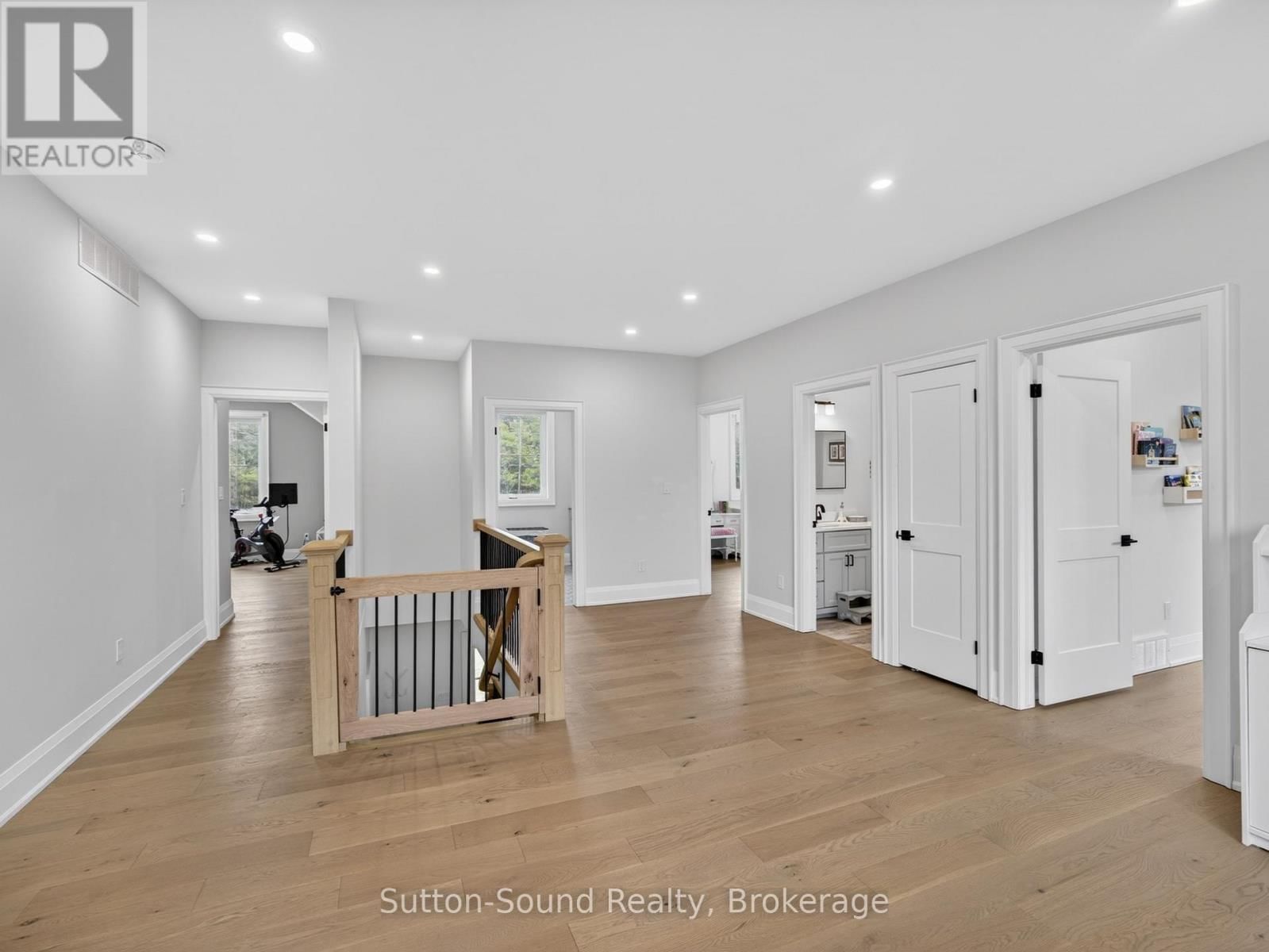 240 BRUCE STREET Image 34