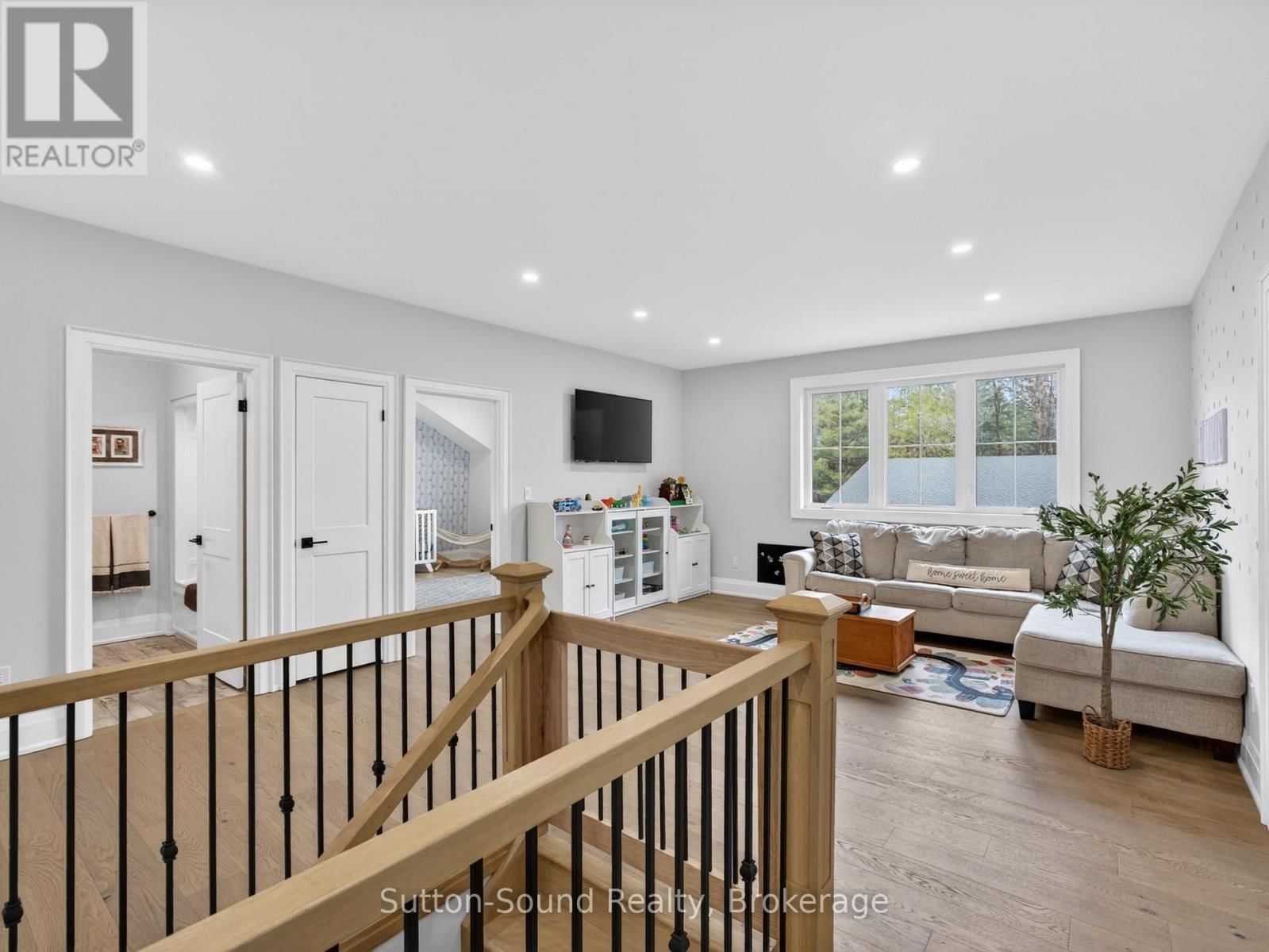 240 BRUCE STREET Image 36