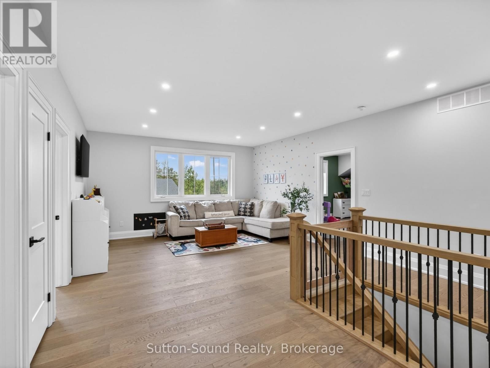 240 BRUCE STREET Image 37