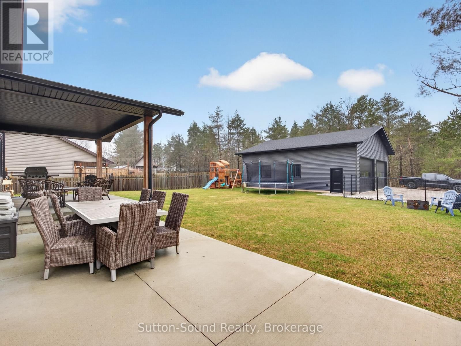 240 BRUCE STREET Image 40