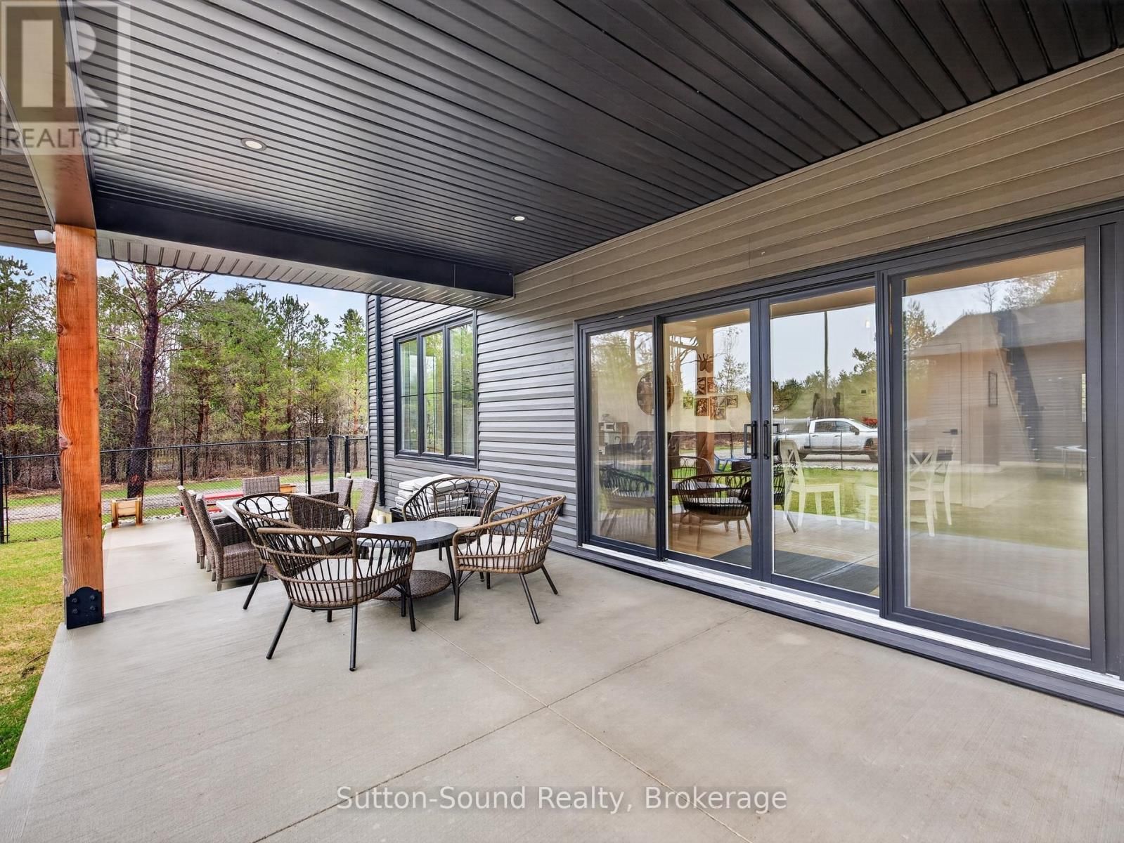 240 BRUCE STREET Image 41