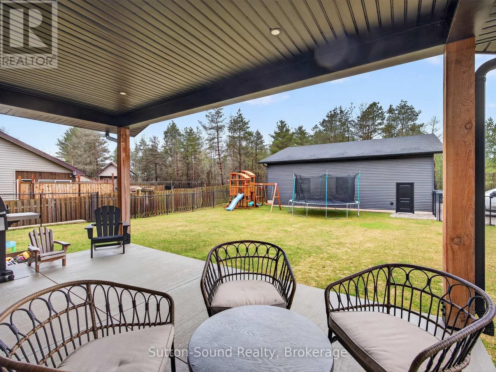 240 BRUCE STREET Image 43