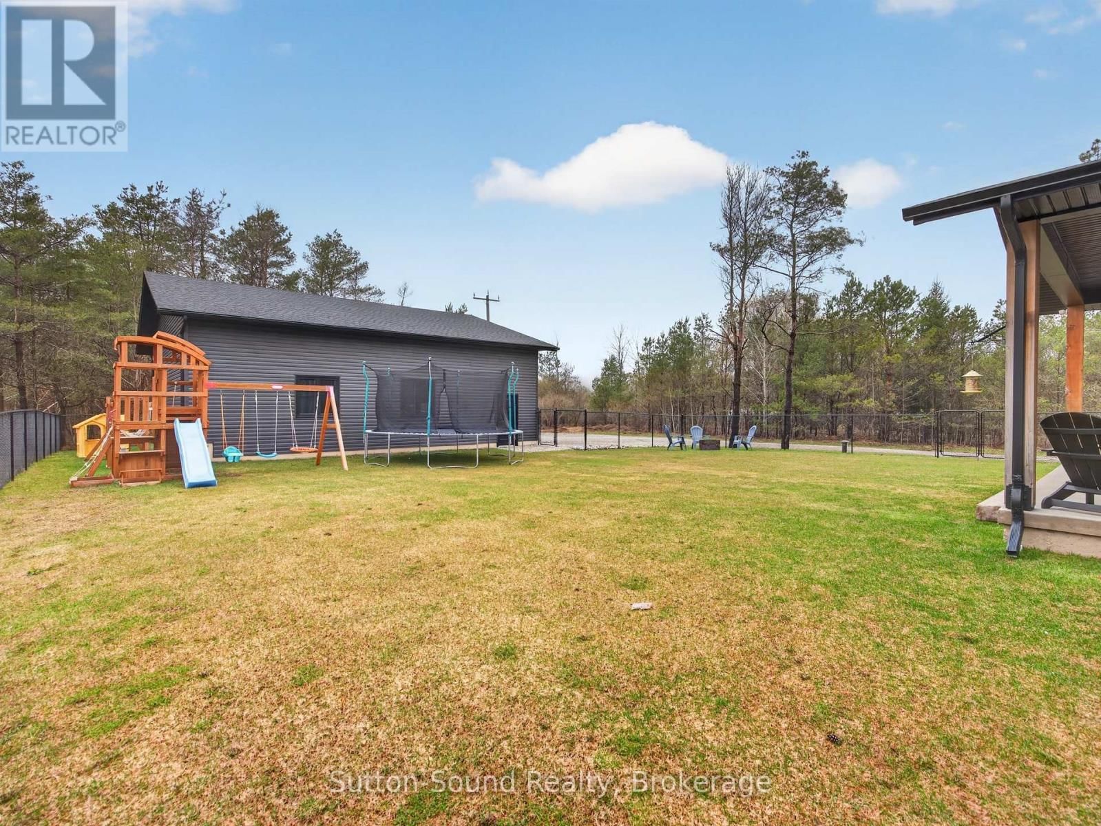 240 BRUCE STREET Image 44