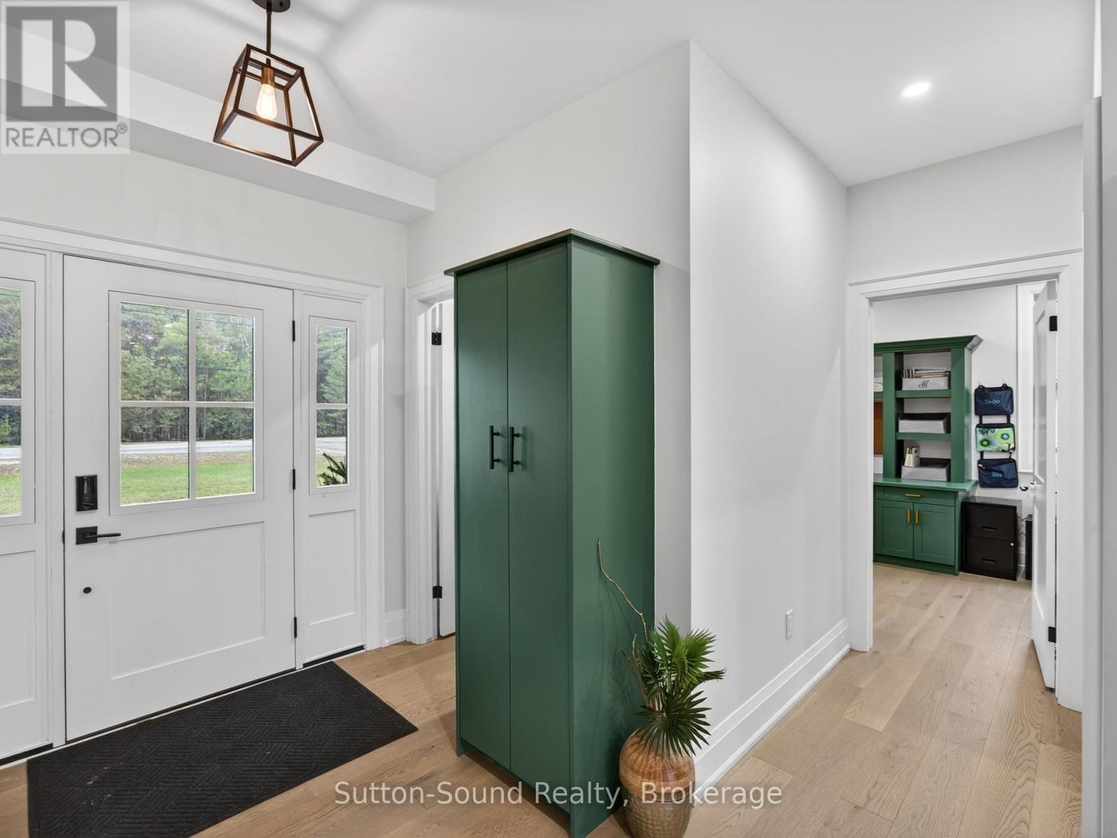 240 BRUCE STREET Image 6