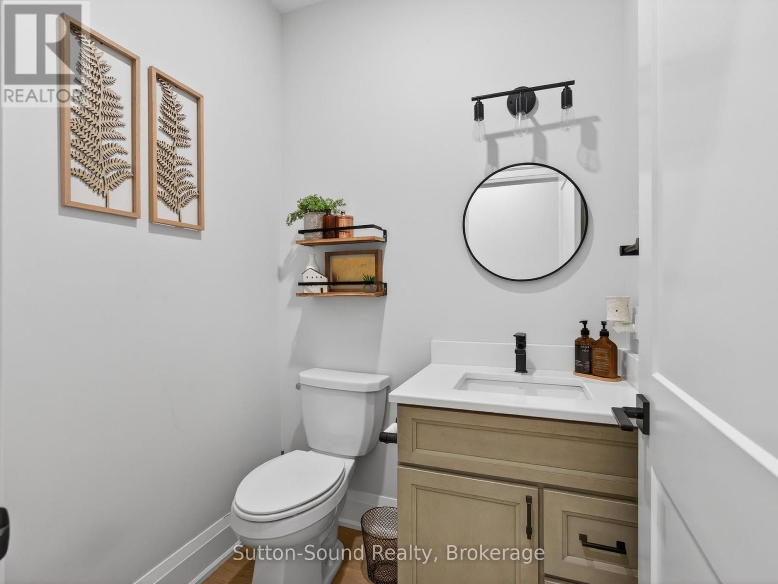 240 BRUCE STREET Image 7