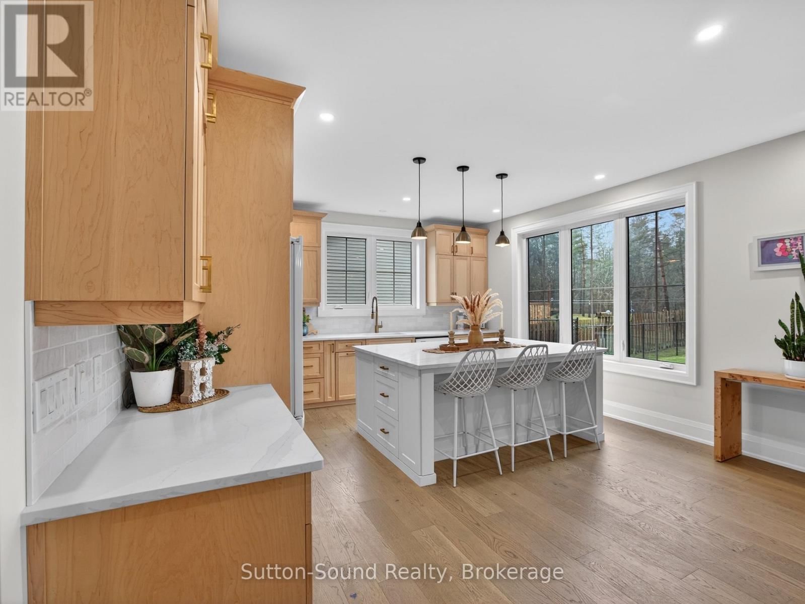 240 BRUCE STREET Image 9