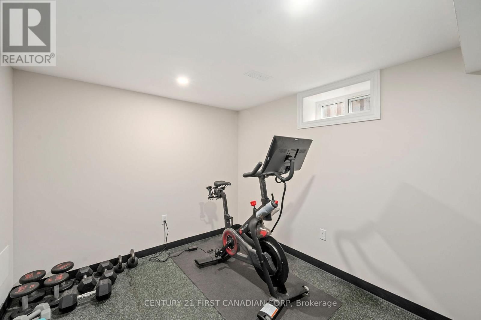 6 BRETON PARK CRESCENT Image 19