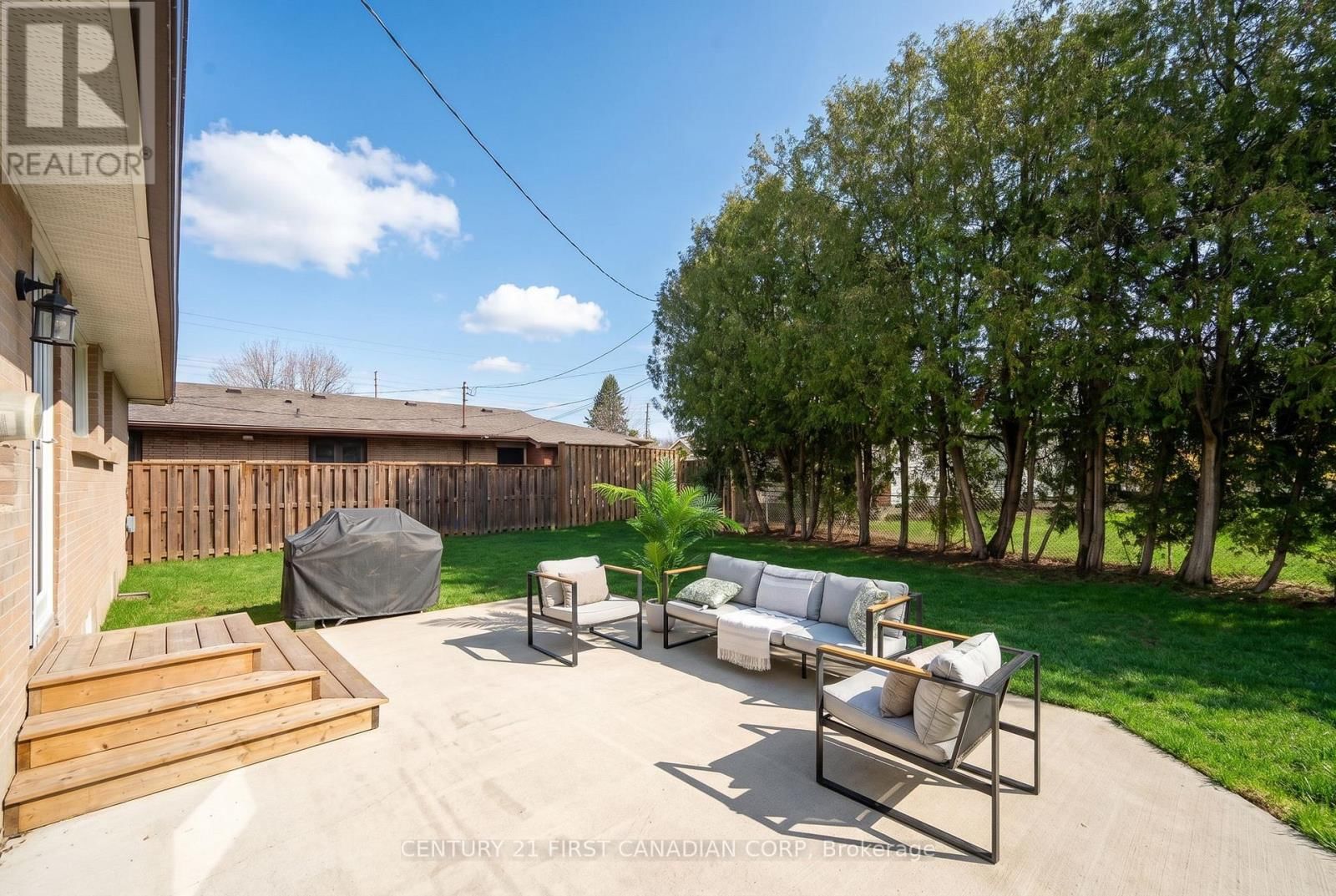 6 BRETON PARK CRESCENT Image 24