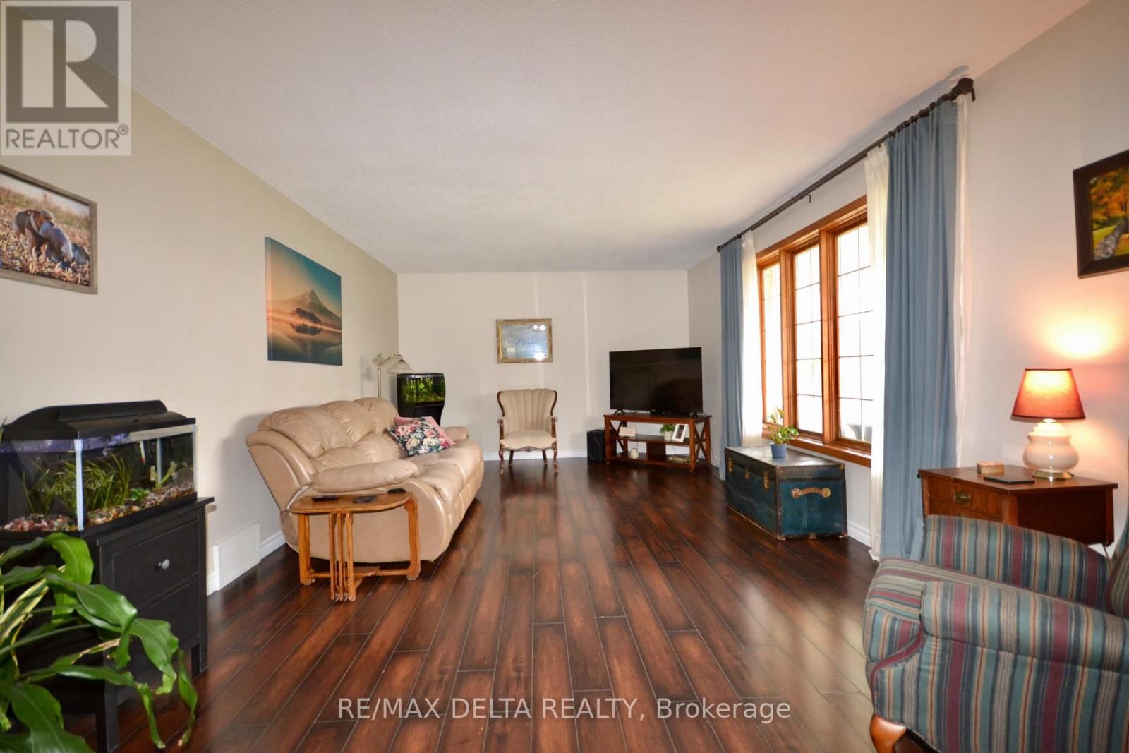 4001 CHAMPLAIN STREET Image 10