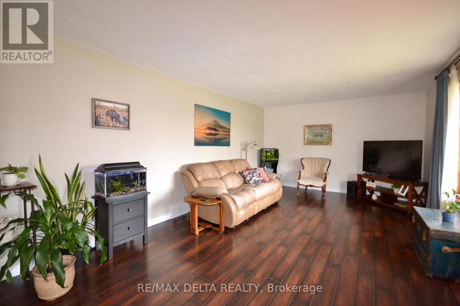 4001 CHAMPLAIN STREET Image 12