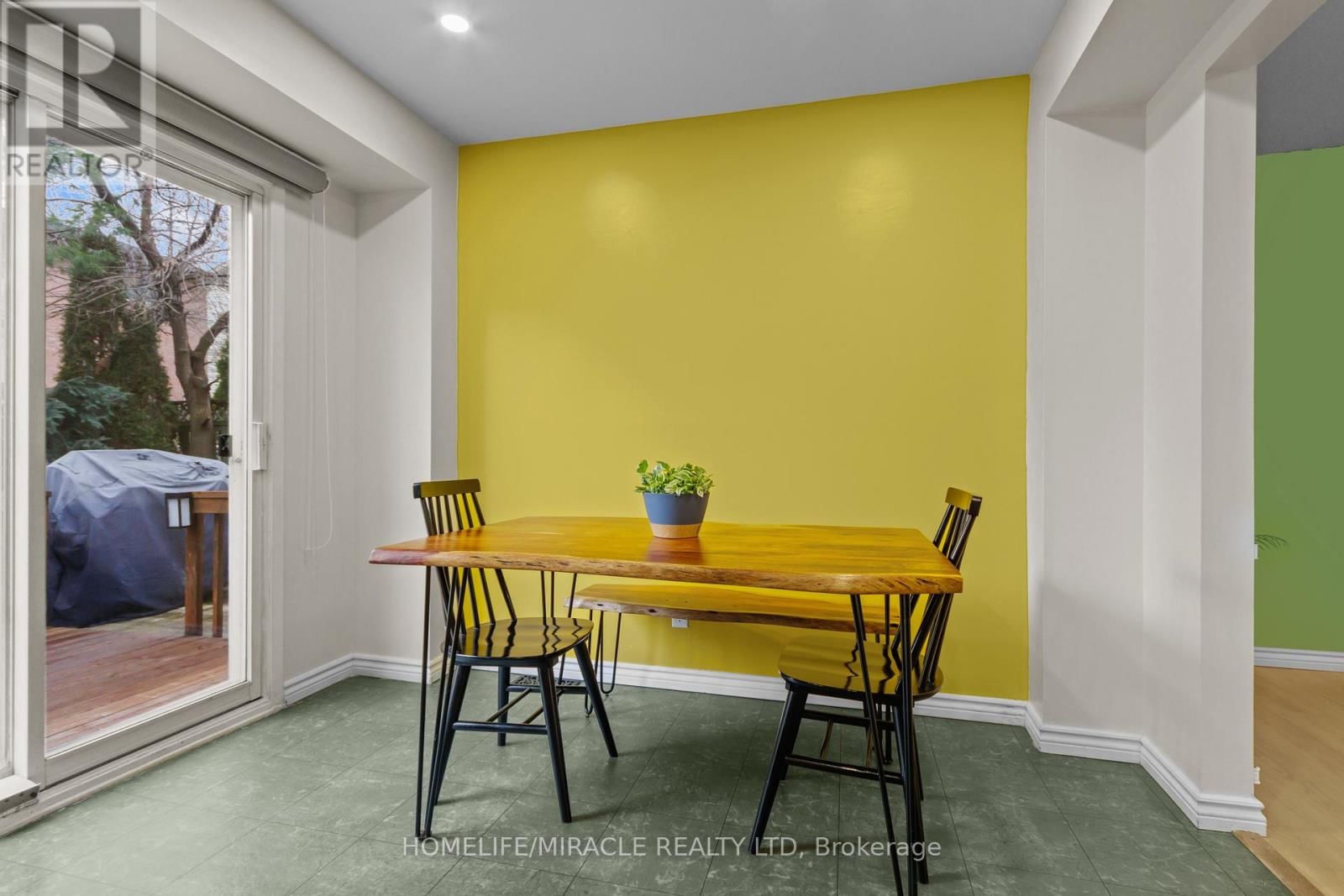 10 BALMORAL COURT Image 11