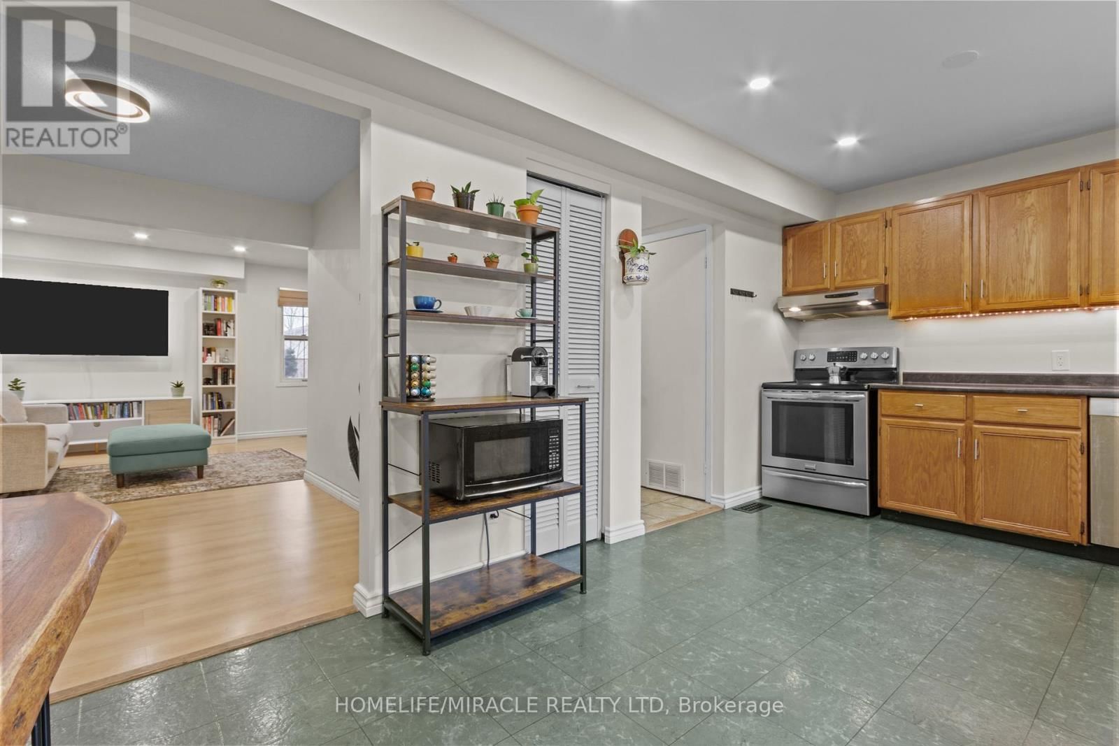 10 BALMORAL COURT Image 12