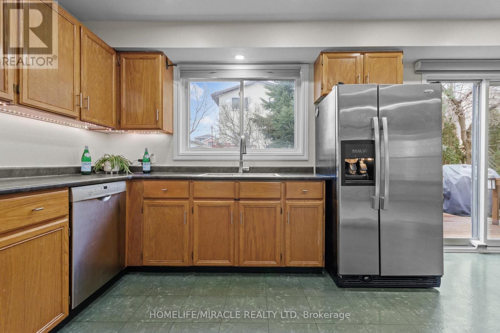 10 BALMORAL COURT Image 14