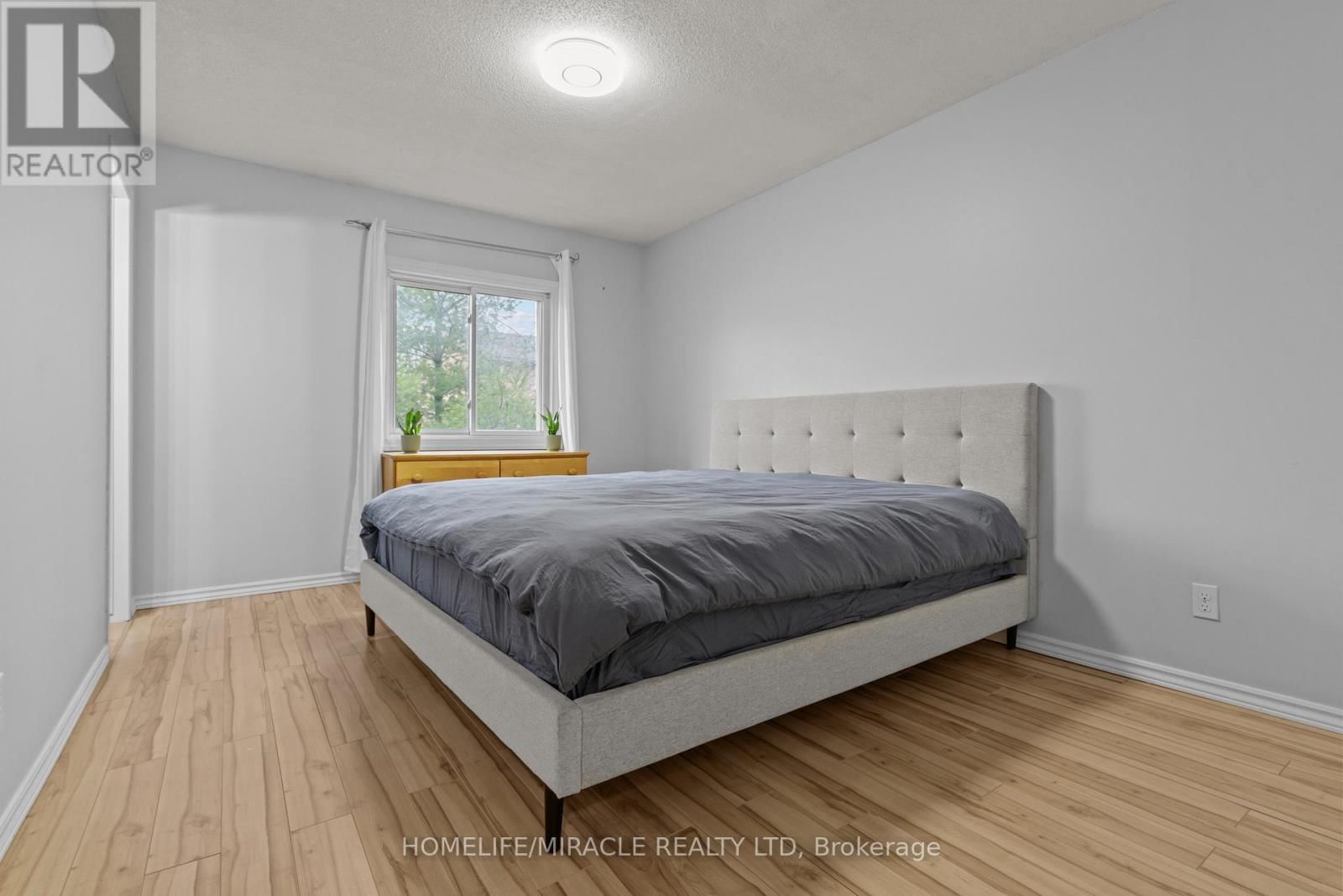 10 BALMORAL COURT Image 19