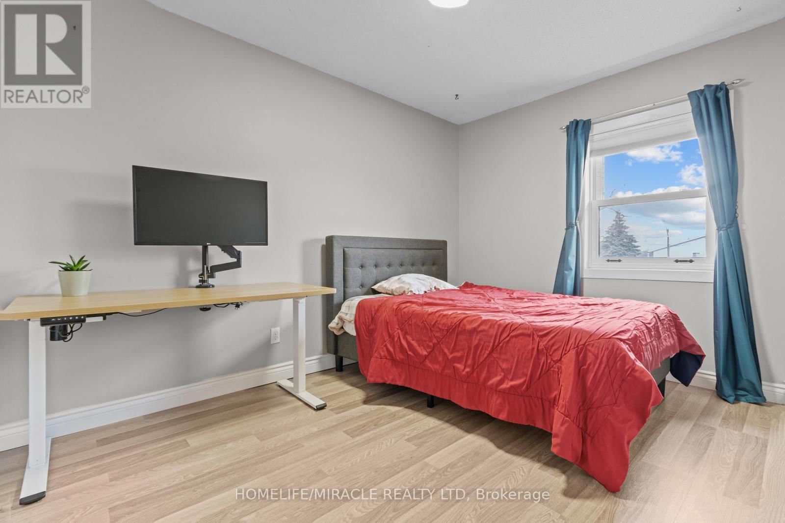 10 BALMORAL COURT Image 22