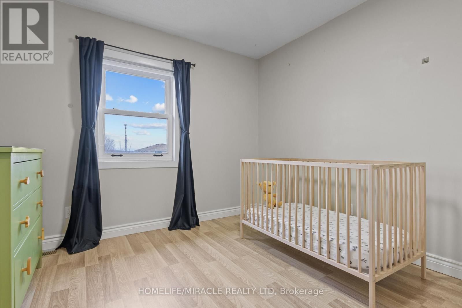 10 BALMORAL COURT Image 23