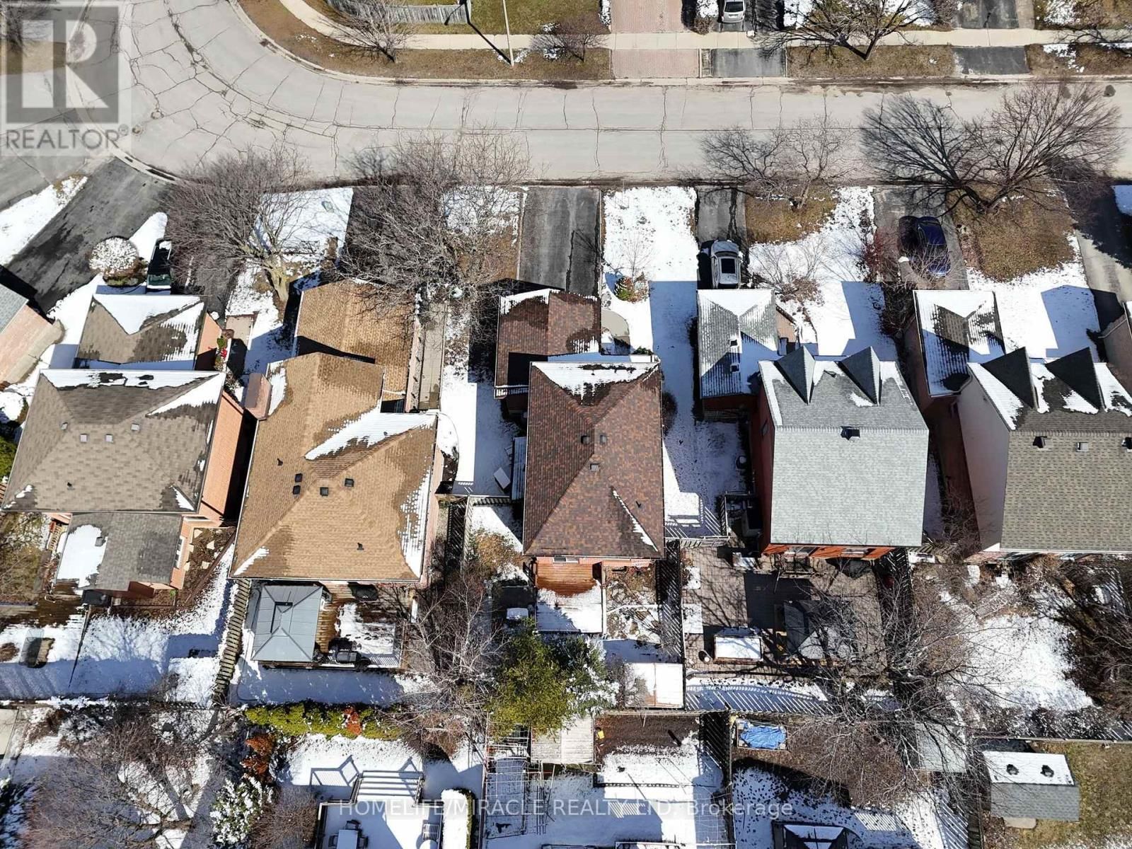 10 BALMORAL COURT Image 40