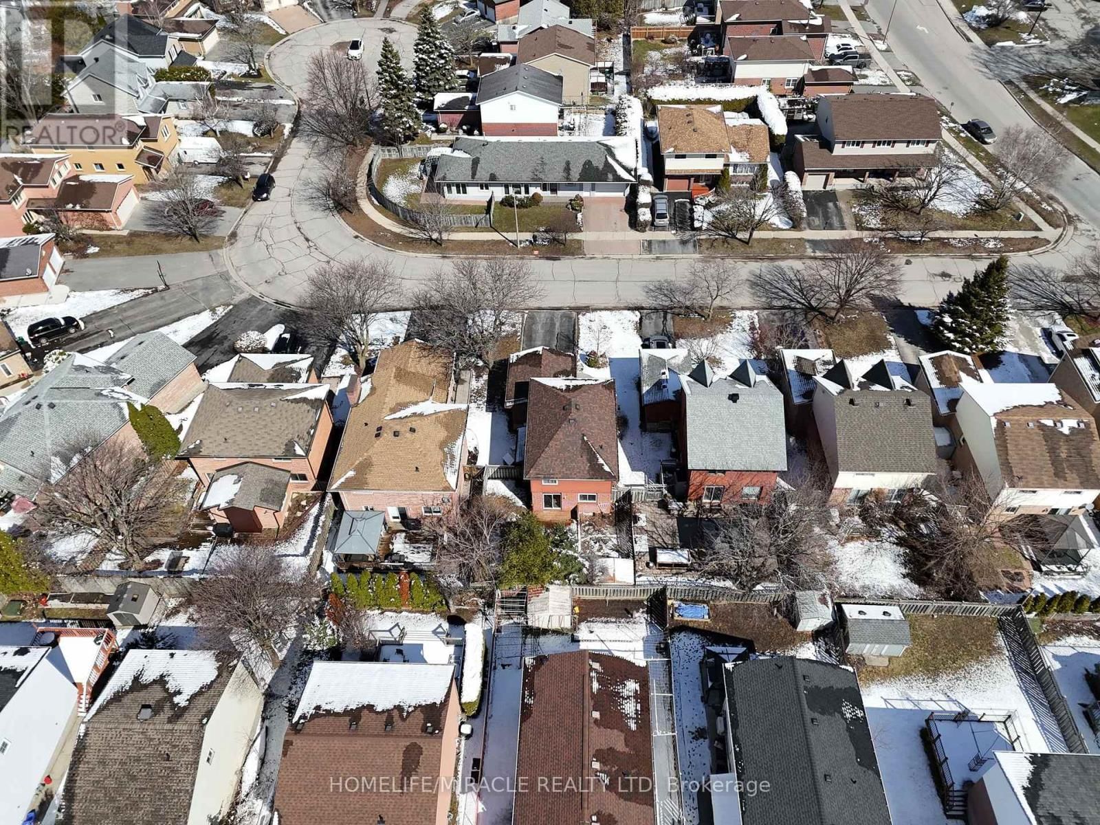 10 BALMORAL COURT Image 41