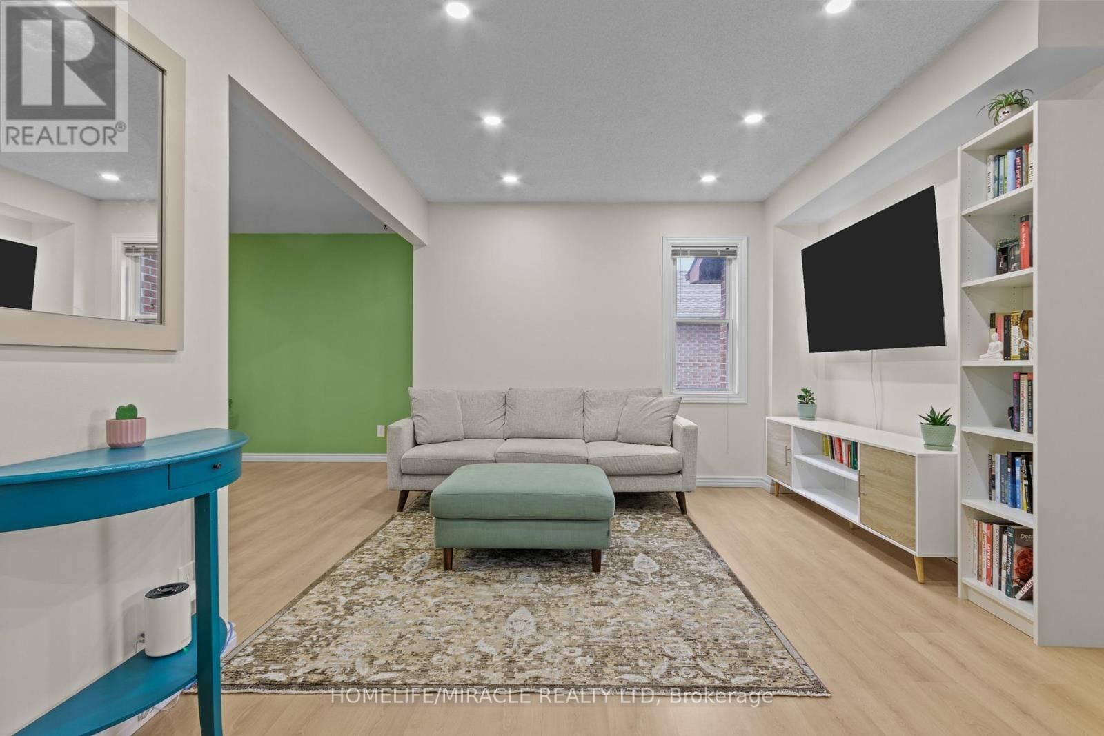 10 BALMORAL COURT Image 6