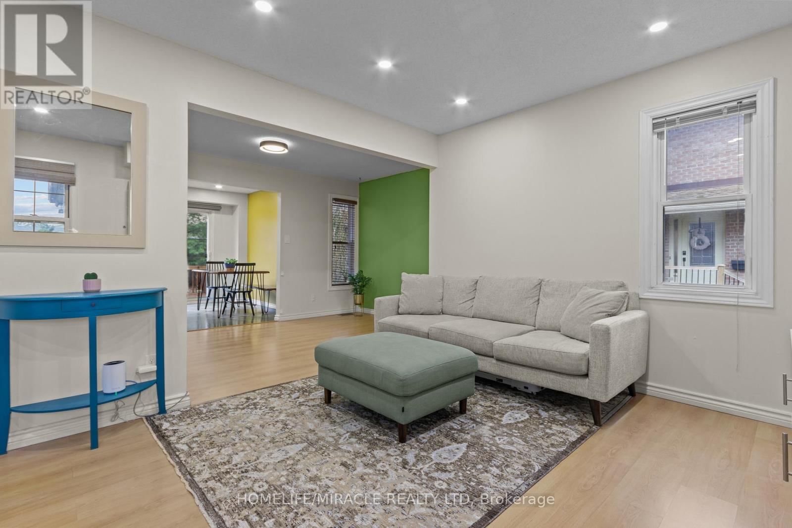 10 BALMORAL COURT Image 7