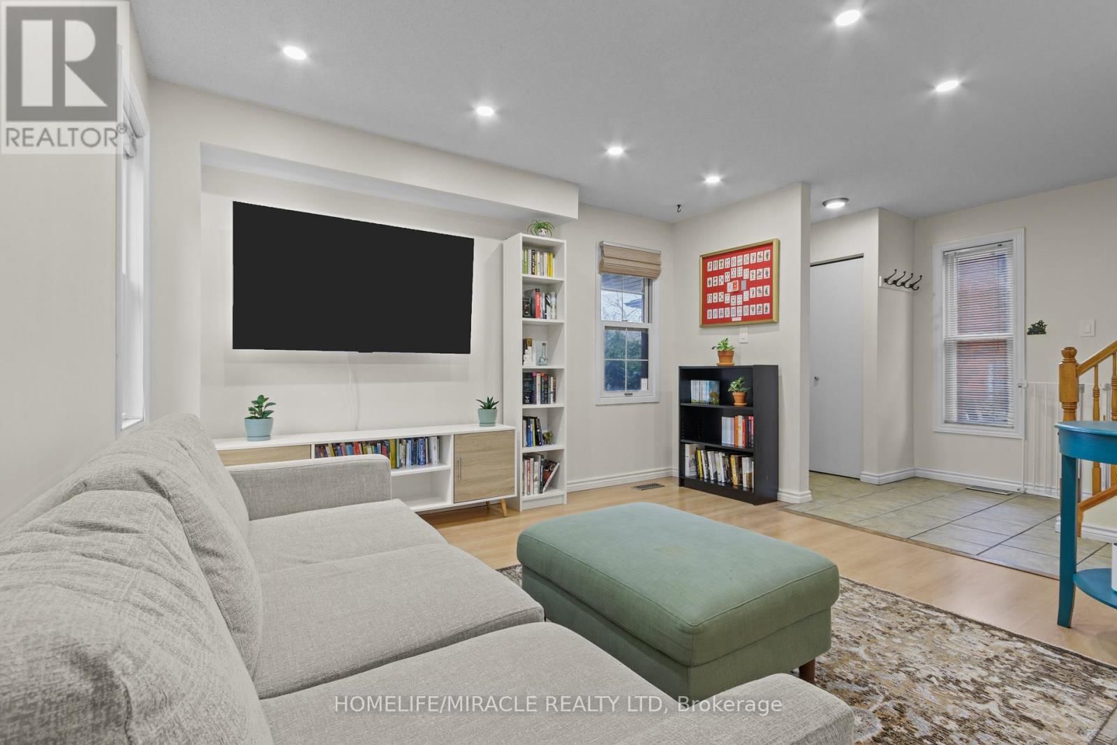 10 BALMORAL COURT Image 8