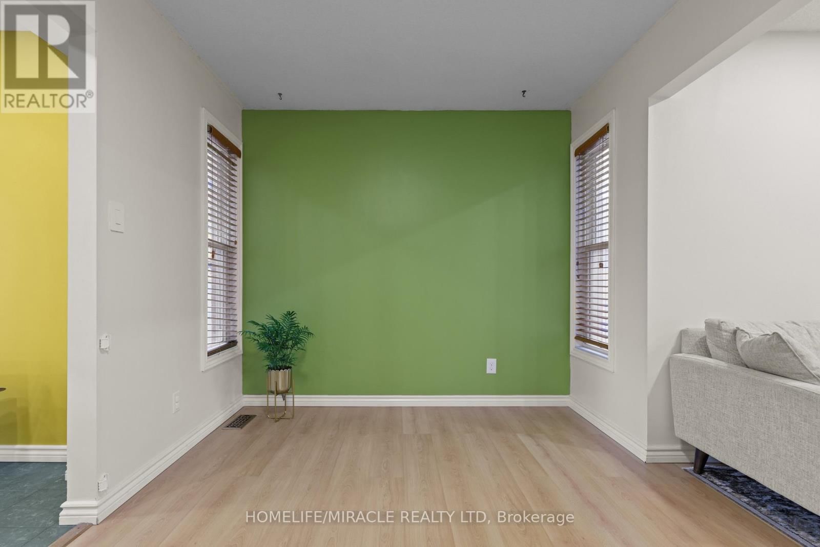 10 BALMORAL COURT Image 9