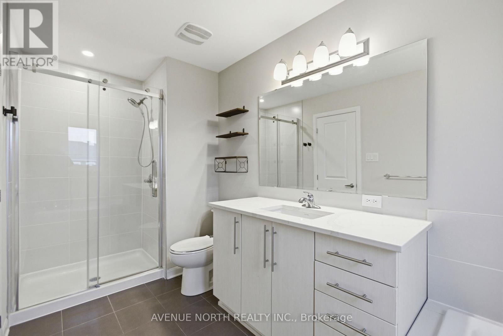 94 GARDENPOST TERRACE Image 16