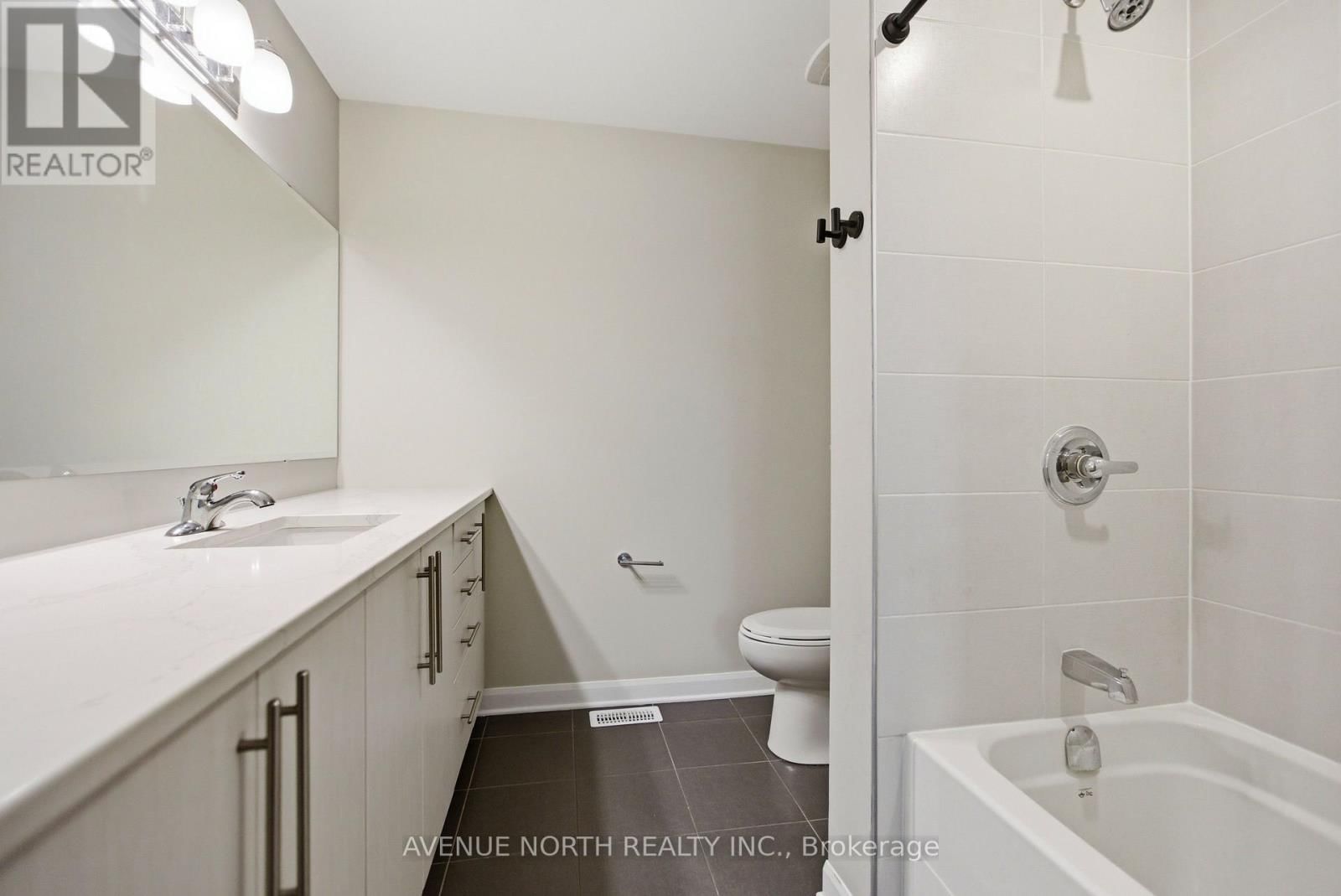 94 GARDENPOST TERRACE Image 23