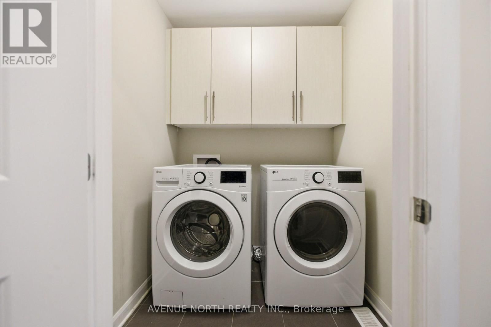 94 GARDENPOST TERRACE Image 26