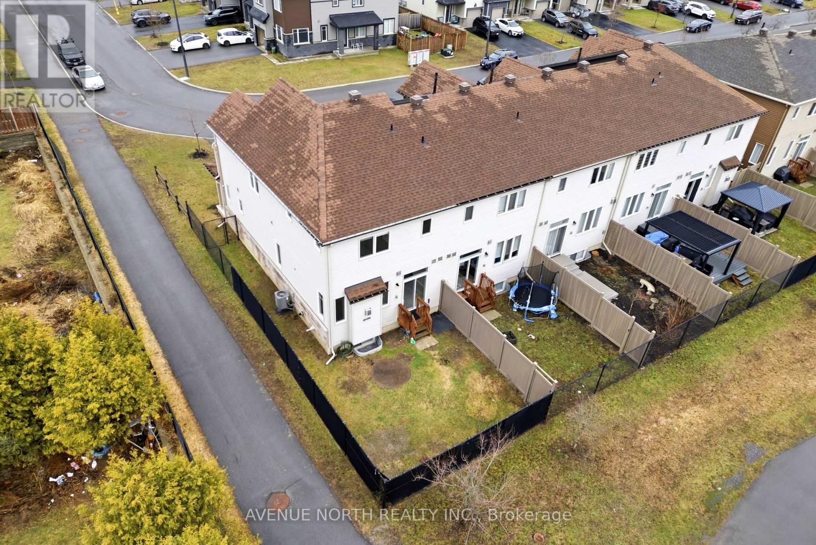 94 GARDENPOST TERRACE Image 31