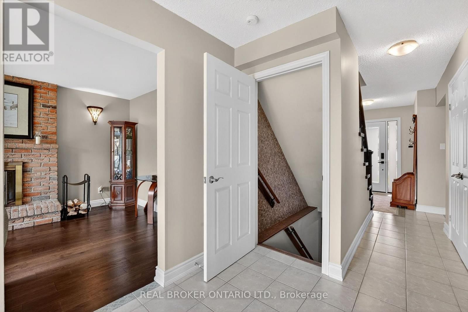 474 KNIGHTSBRIDGE CRESCENT Image 16