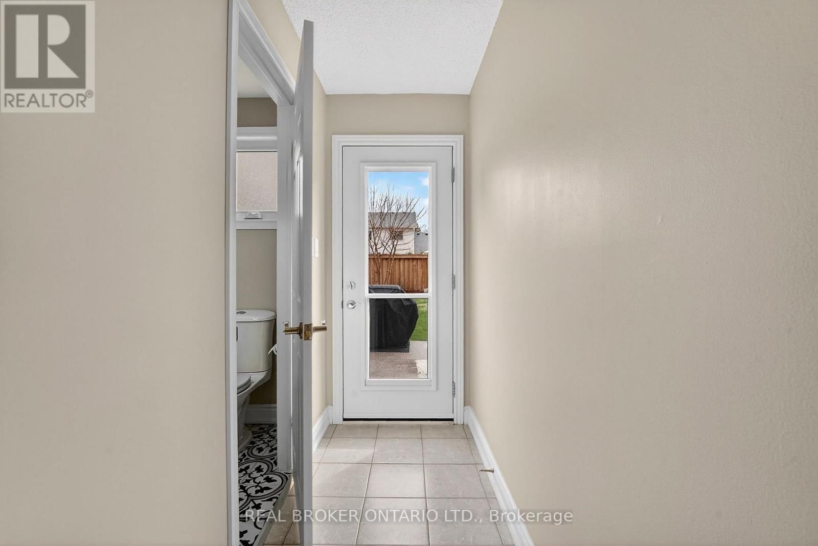 474 KNIGHTSBRIDGE CRESCENT Image 18