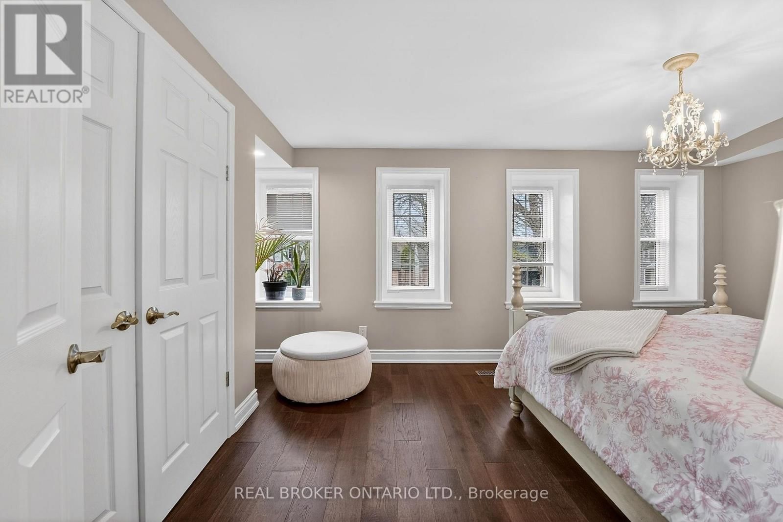 474 KNIGHTSBRIDGE CRESCENT Image 21