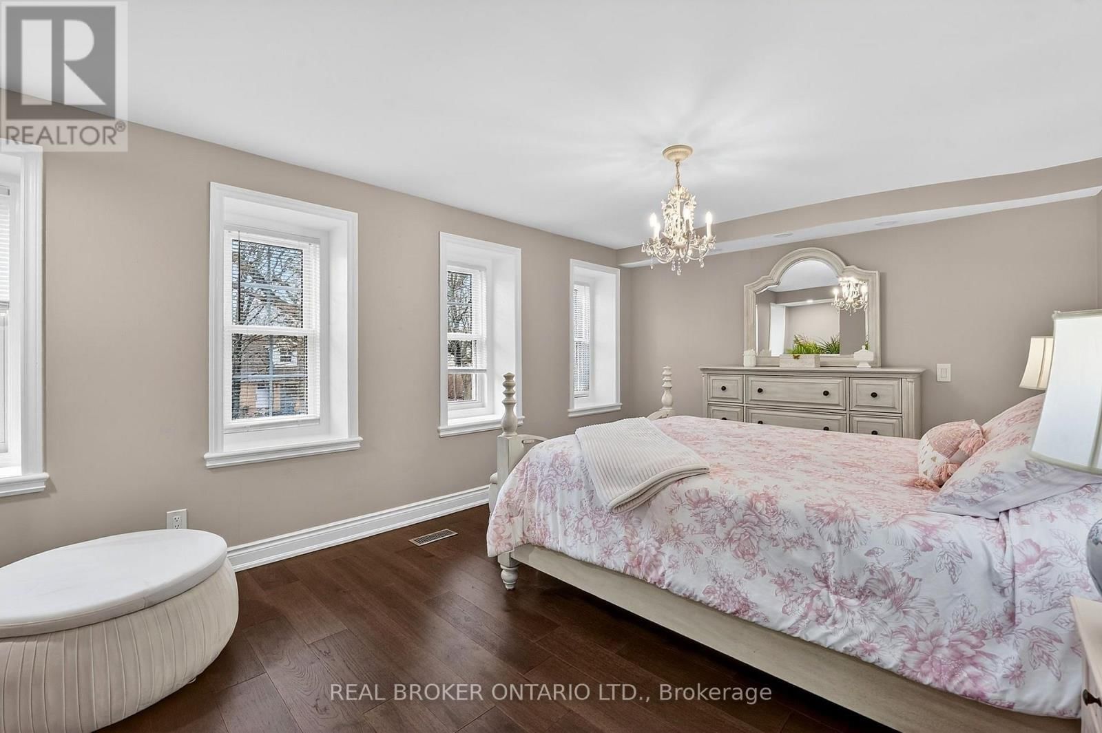 474 KNIGHTSBRIDGE CRESCENT Image 22