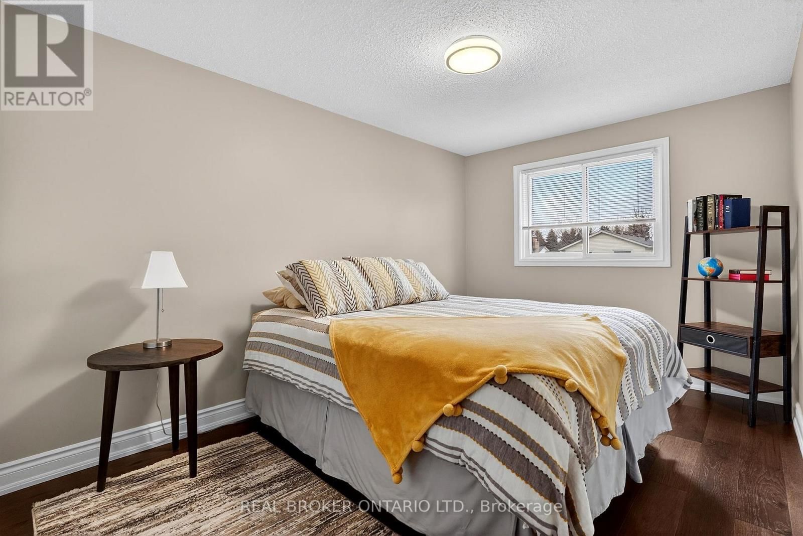 474 KNIGHTSBRIDGE CRESCENT Image 25