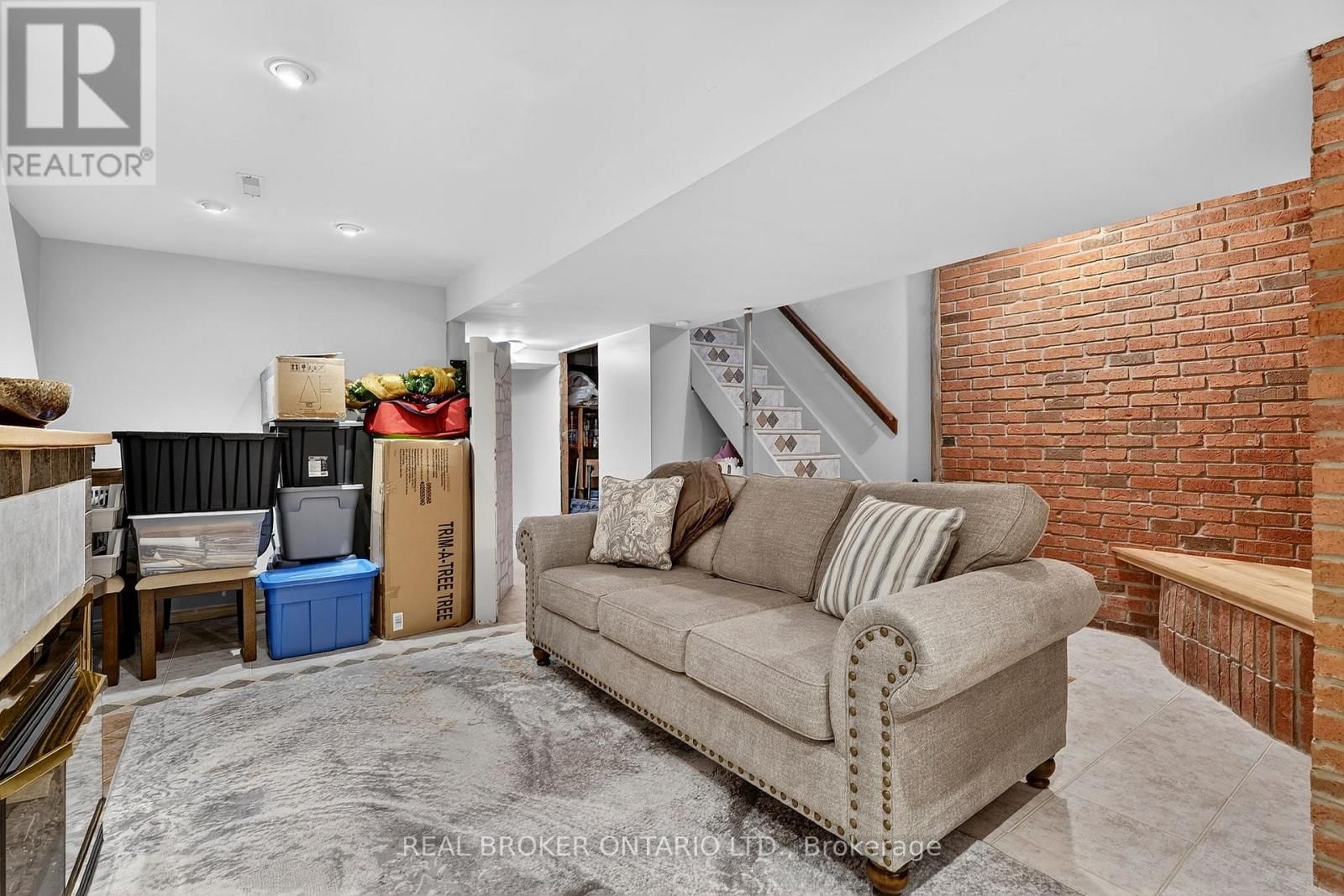 474 KNIGHTSBRIDGE CRESCENT Image 30