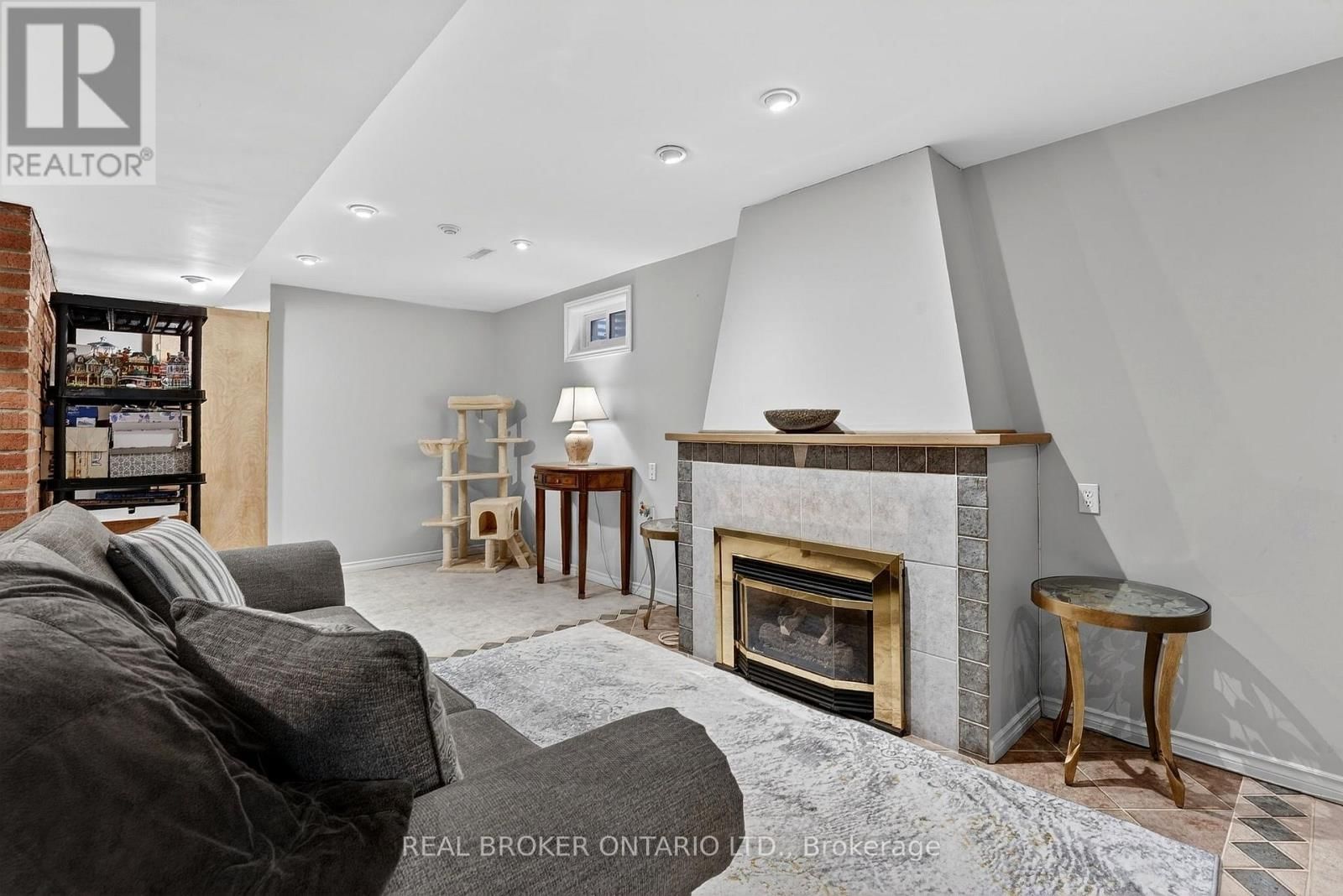 474 KNIGHTSBRIDGE CRESCENT Image 31