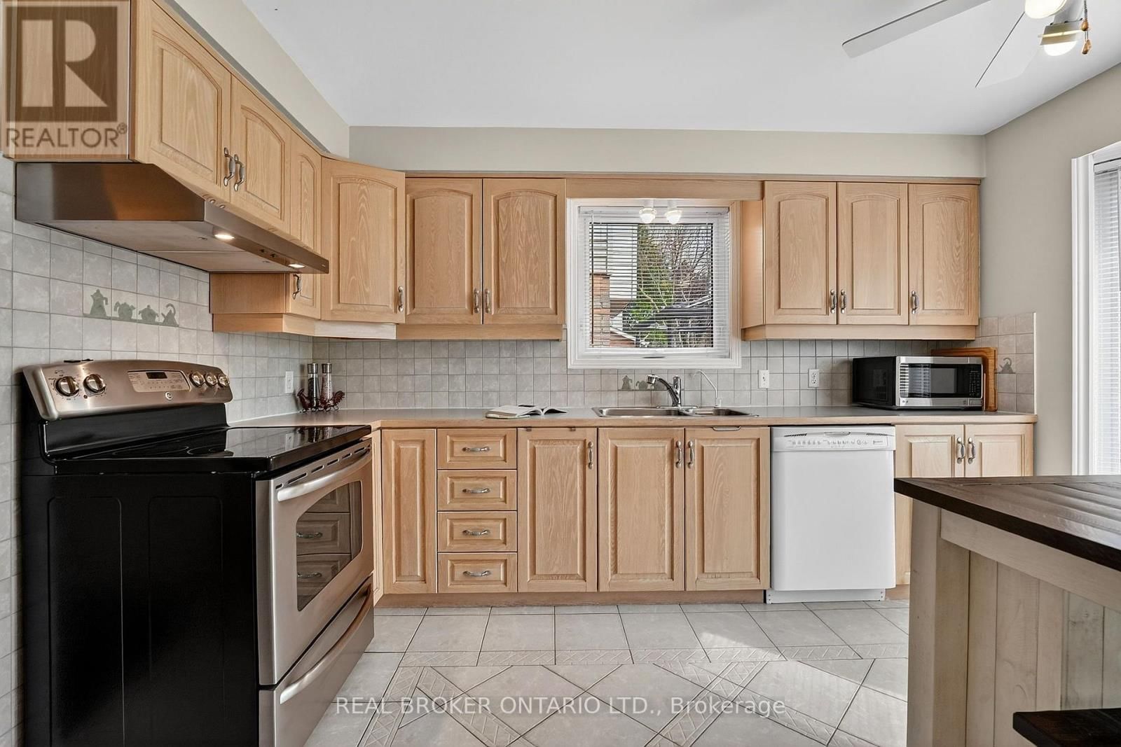 474 KNIGHTSBRIDGE CRESCENT Image 4