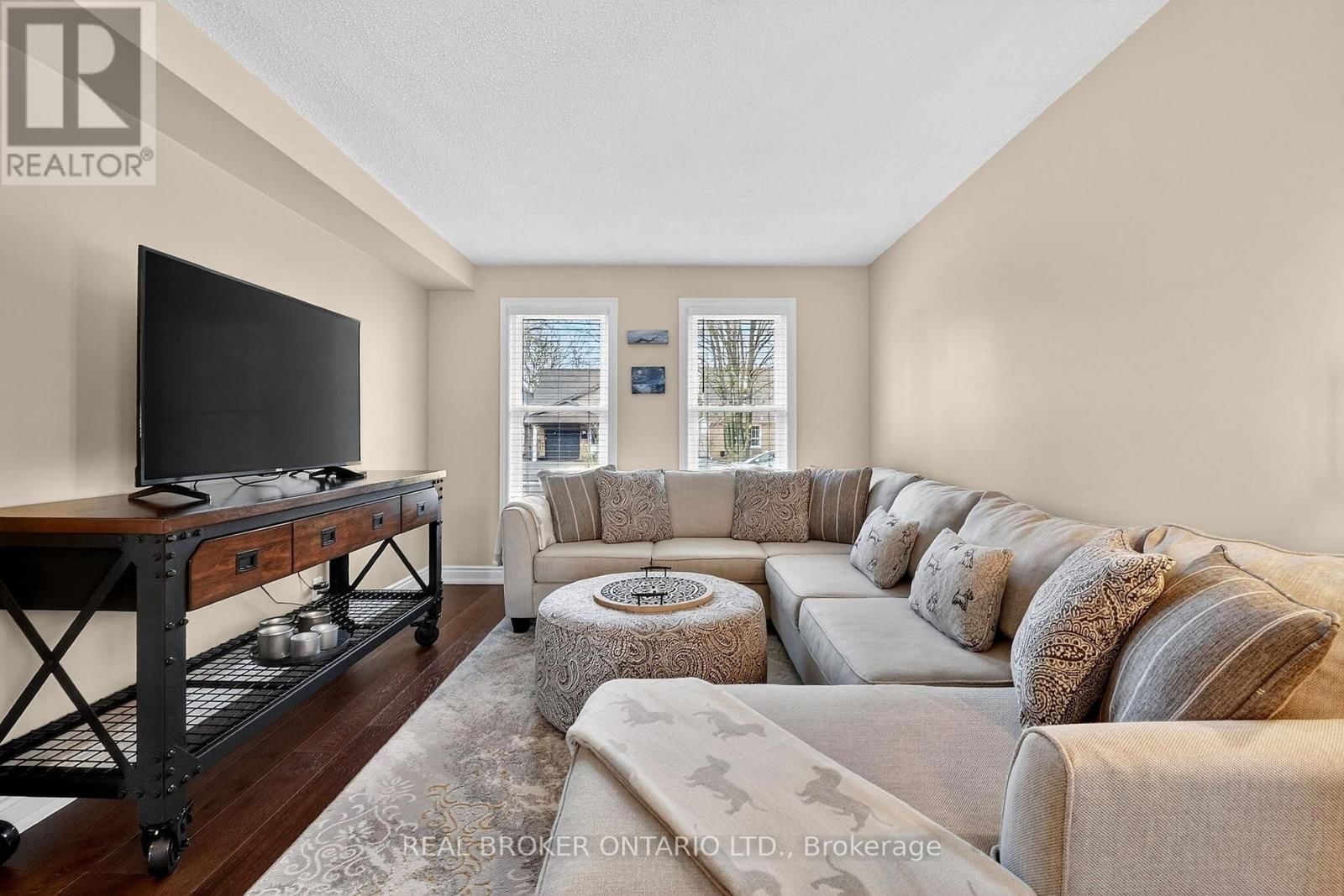 474 KNIGHTSBRIDGE CRESCENT Image 6