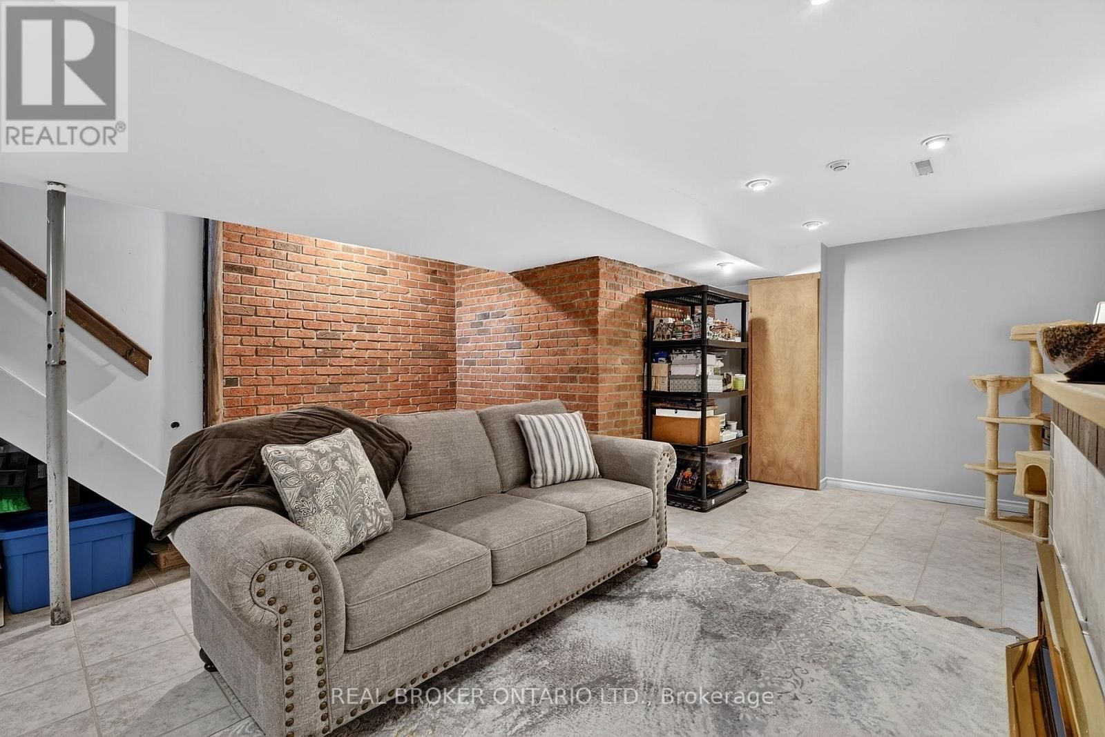 474 KNIGHTSBRIDGE CRESCENT Image 8