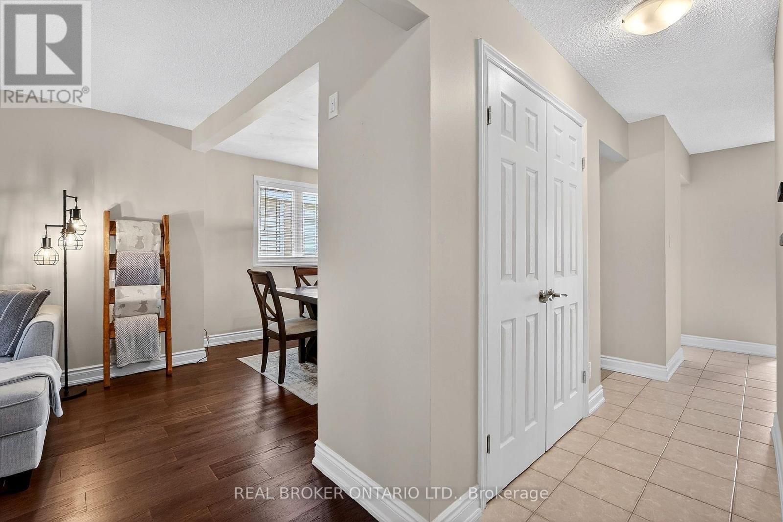 474 KNIGHTSBRIDGE CRESCENT Image 9