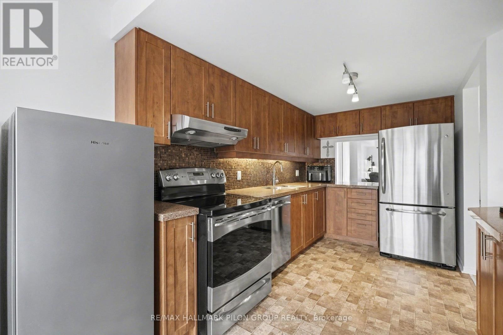 1121 GABLEFIELD PRIVATE Image 4