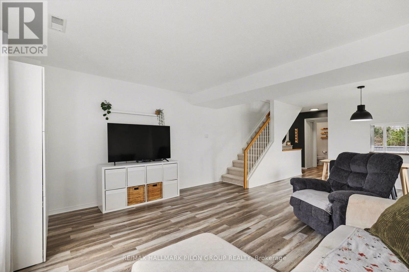 1121 GABLEFIELD PRIVATE Image 9