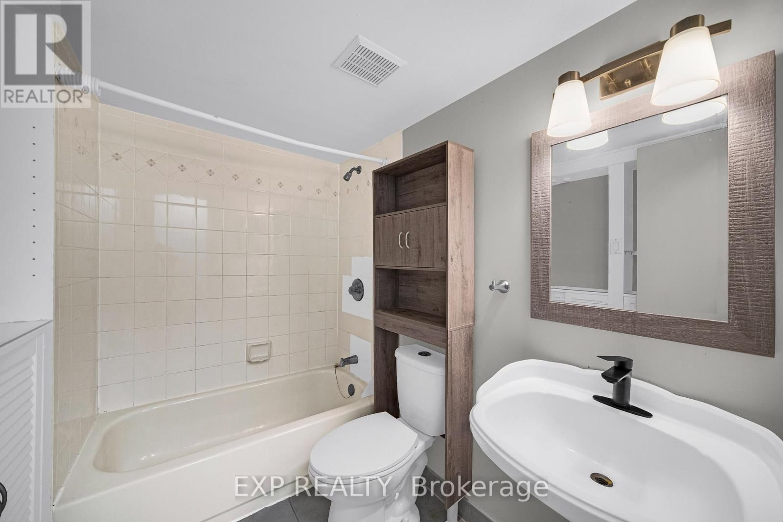 98 CASTLEGREEN PRIVATE Image 15